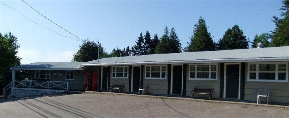 The Lionstone Inn Motel And Cottages 皮克图 外观 照片