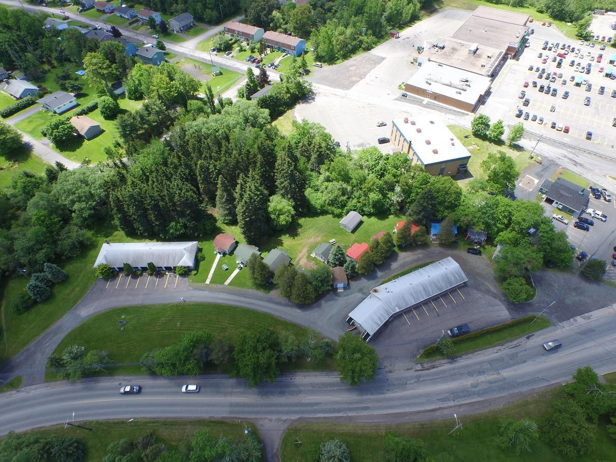 The Lionstone Inn Motel And Cottages 皮克图 外观 照片