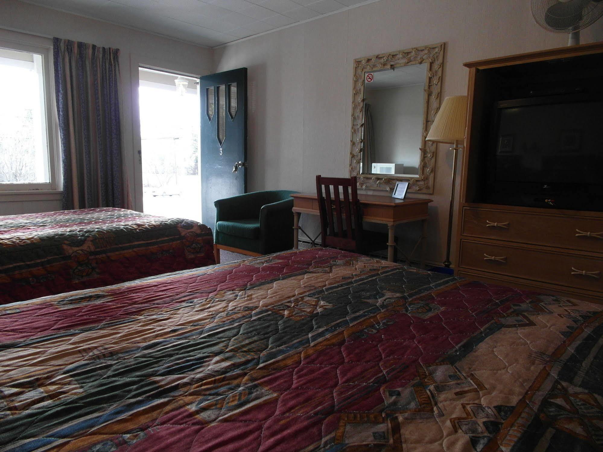 The Lionstone Inn Motel And Cottages 皮克图 外观 照片