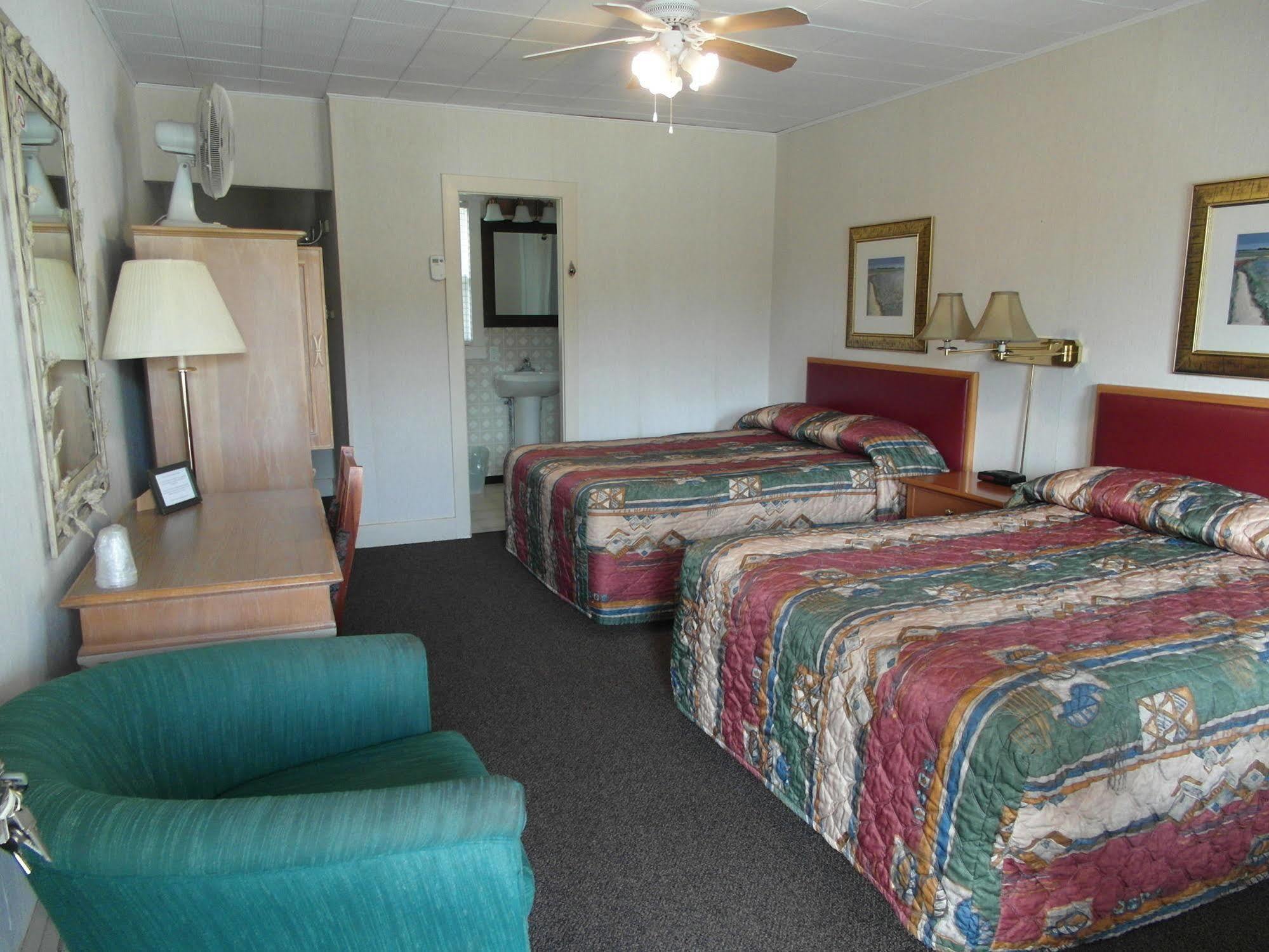 The Lionstone Inn Motel And Cottages 皮克图 外观 照片