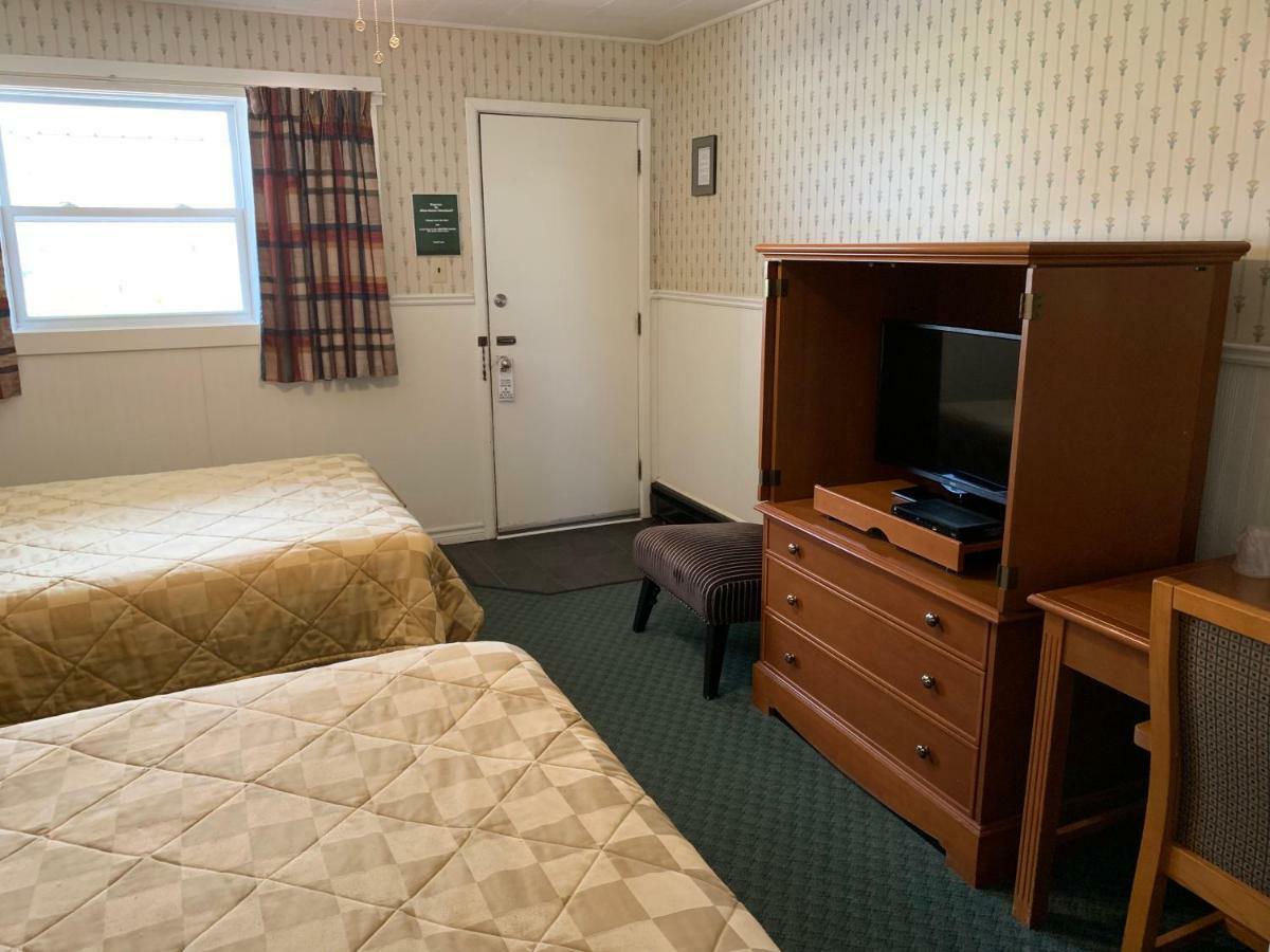 The Lionstone Inn Motel And Cottages 皮克图 外观 照片