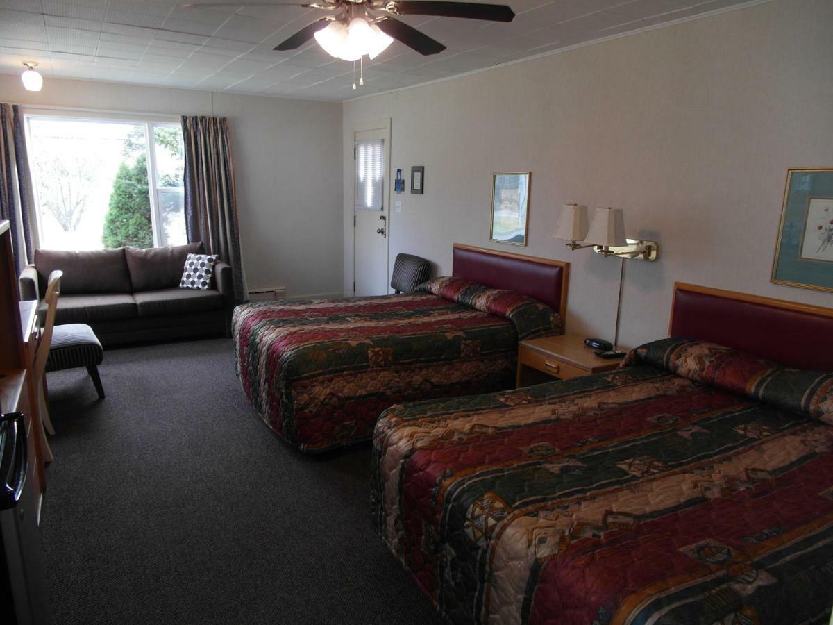 The Lionstone Inn Motel And Cottages 皮克图 外观 照片