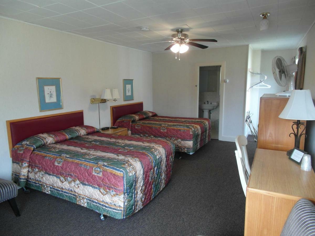 The Lionstone Inn Motel And Cottages 皮克图 外观 照片